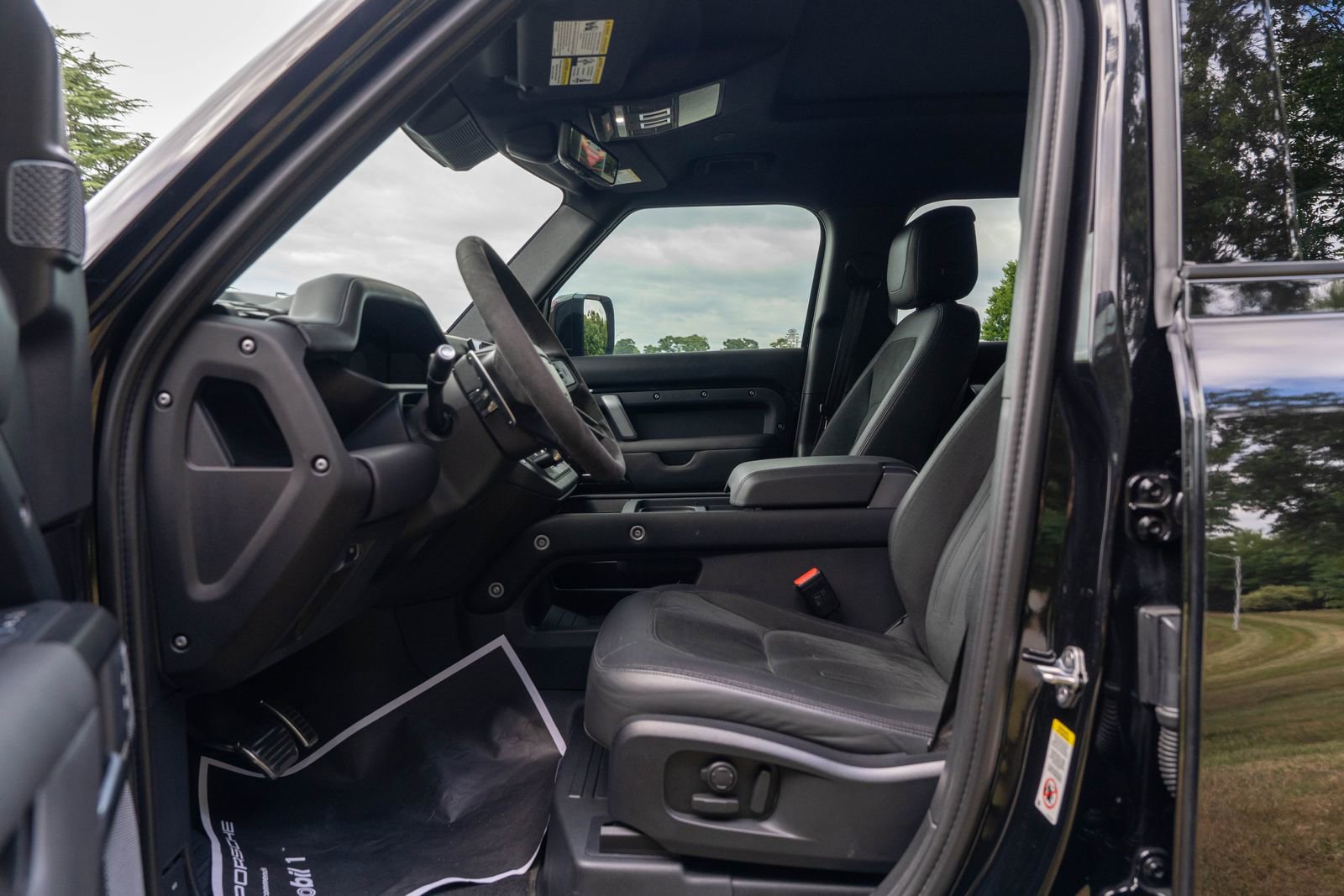2023 Land Rover Defender V8 photo 19