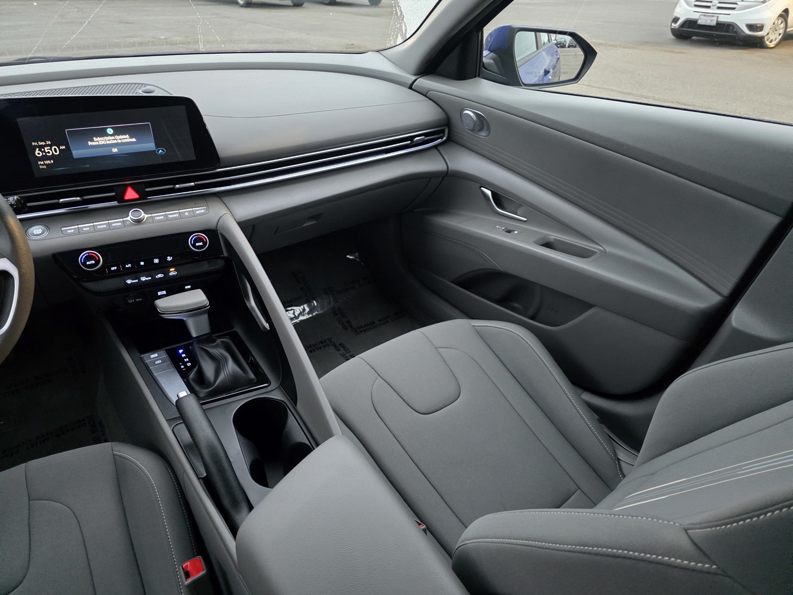 2024 Hyundai Elantra SEL photo 18