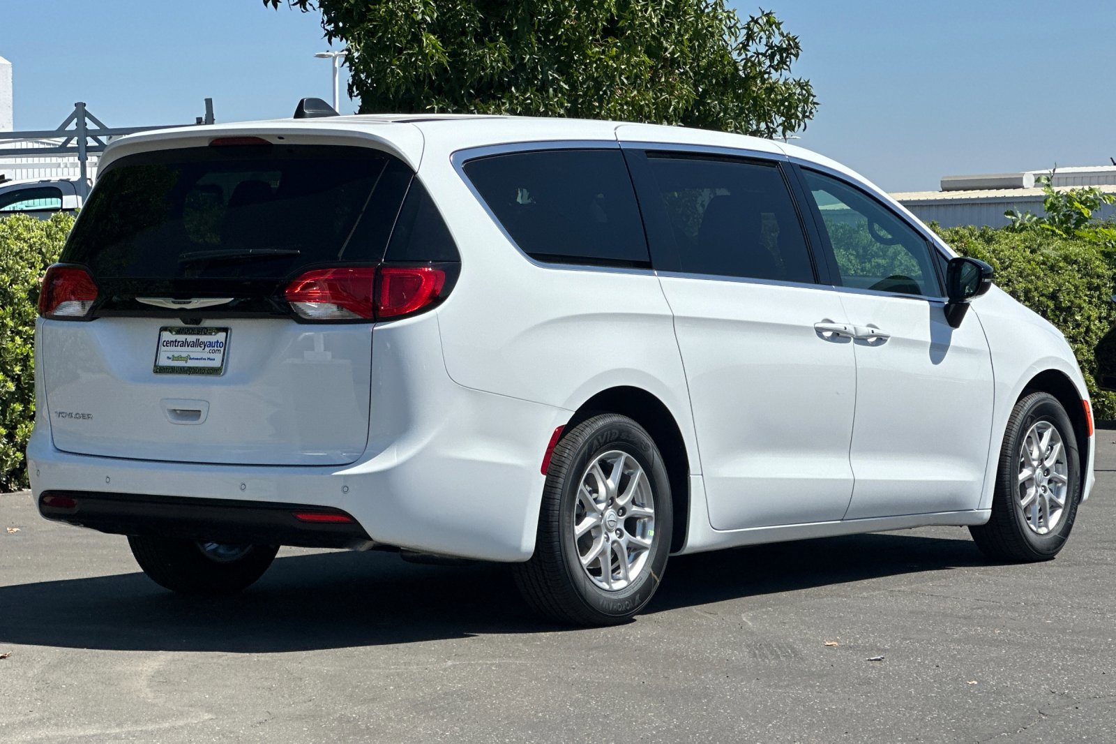 2026 Chrysler Voyager LX photo 4