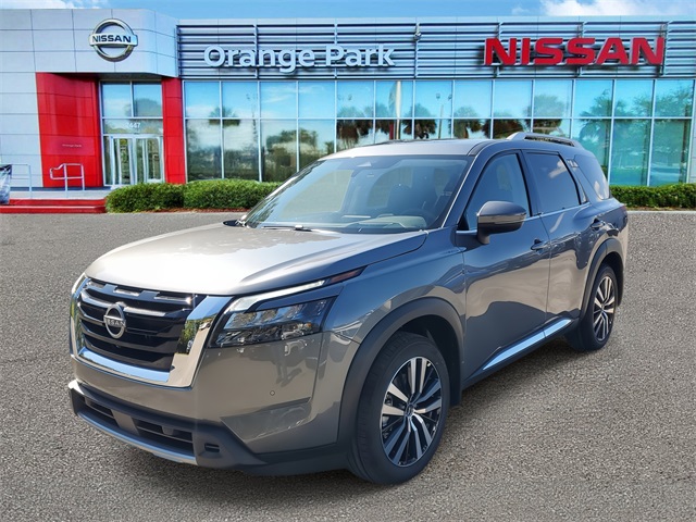 2025 Nissan Pathfinder Platinum photo 4