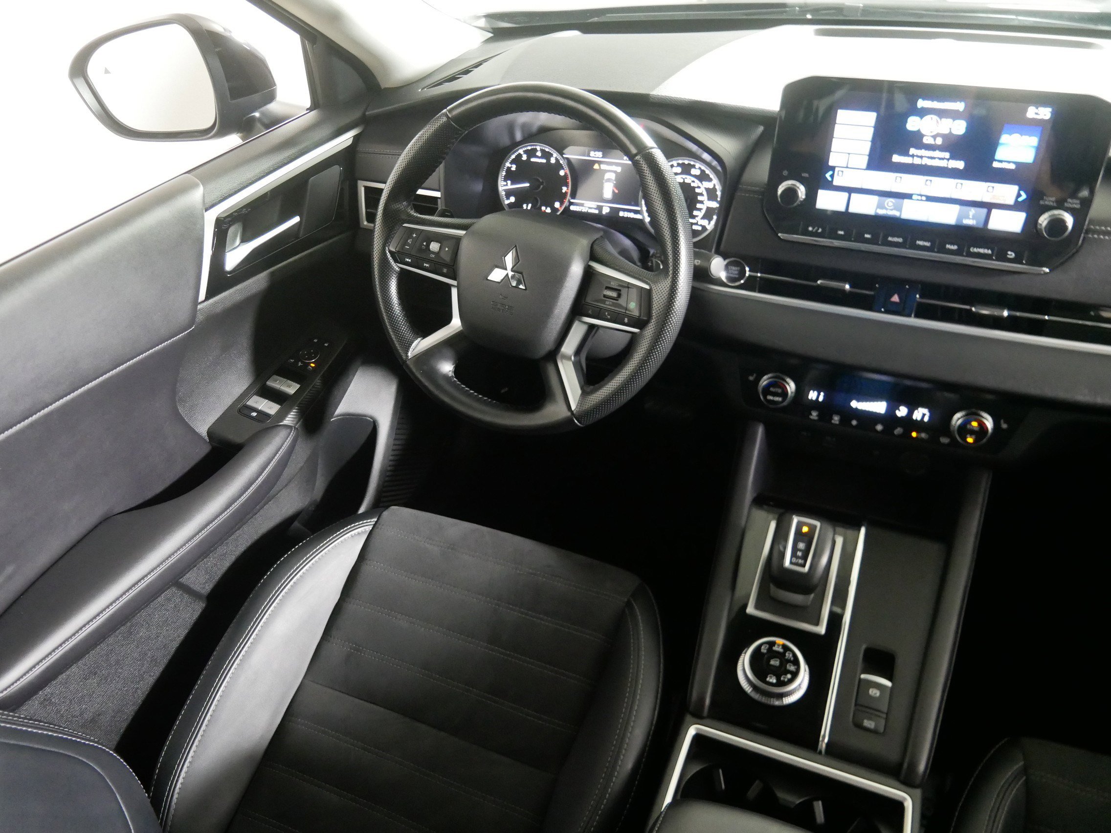 2024 Mitsubishi Outlander SE photo 9
