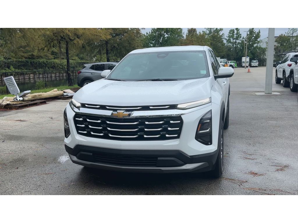2025 Chevrolet Equinox LT photo 2