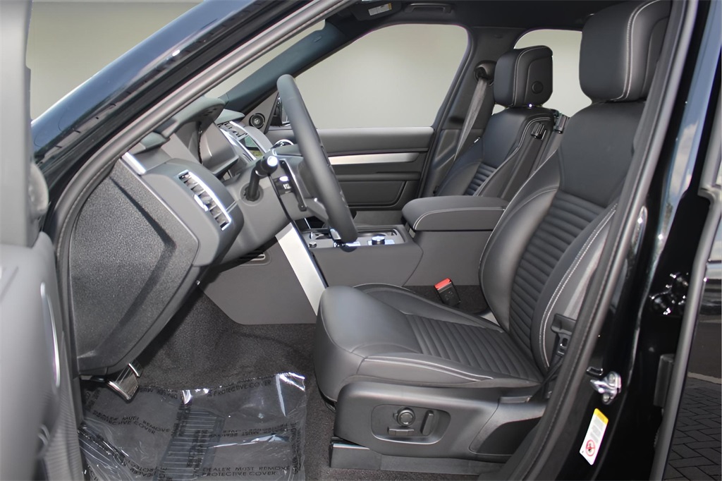 2025 Land Rover Discovery SE photo 8
