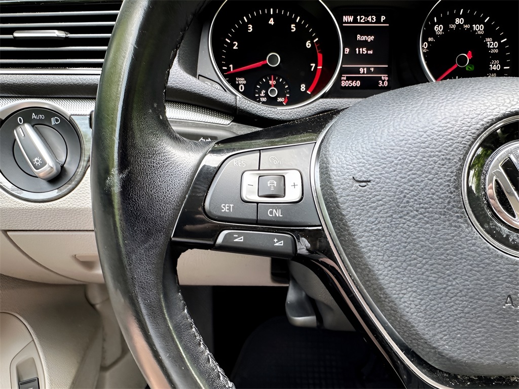 2018 Volkswagen Passat SE photo 10