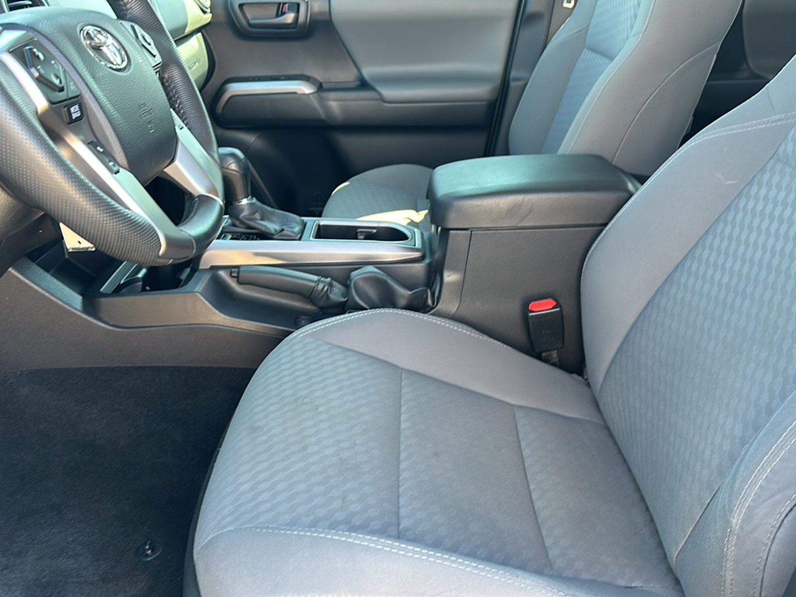 2022 Toyota Tacoma SR5 photo 3
