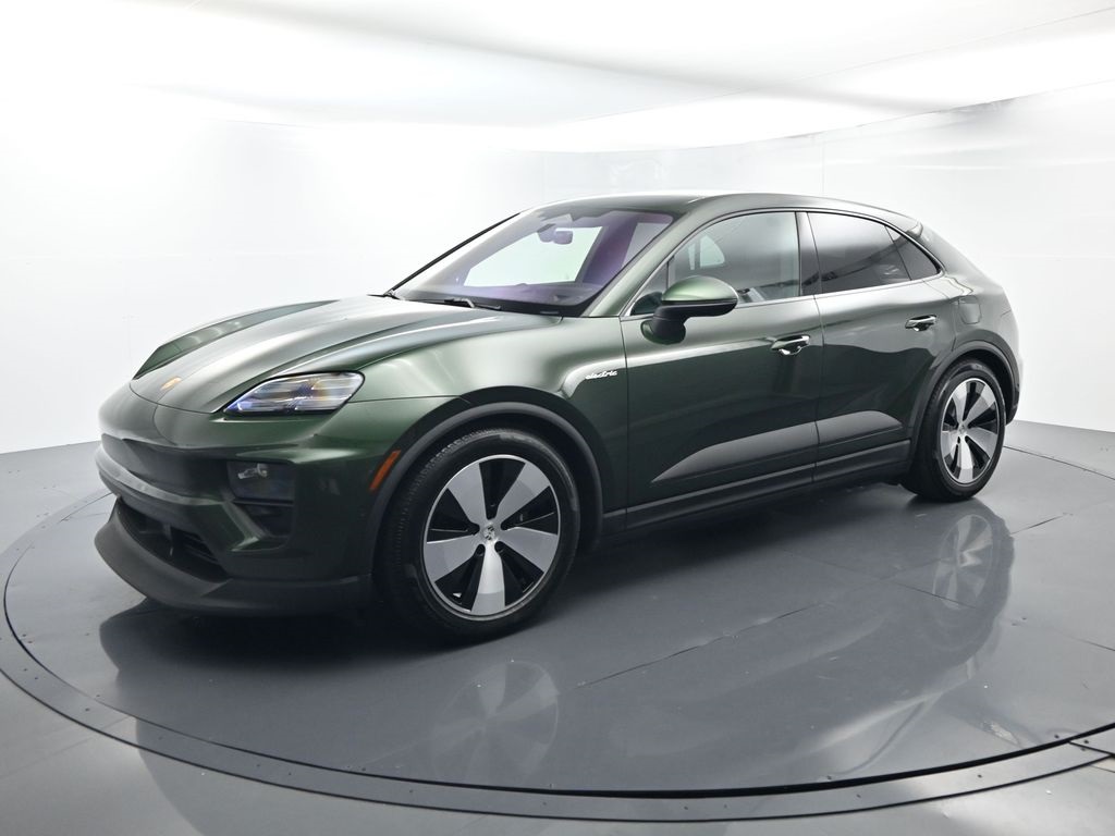 2025 Porsche Macan Base's photo