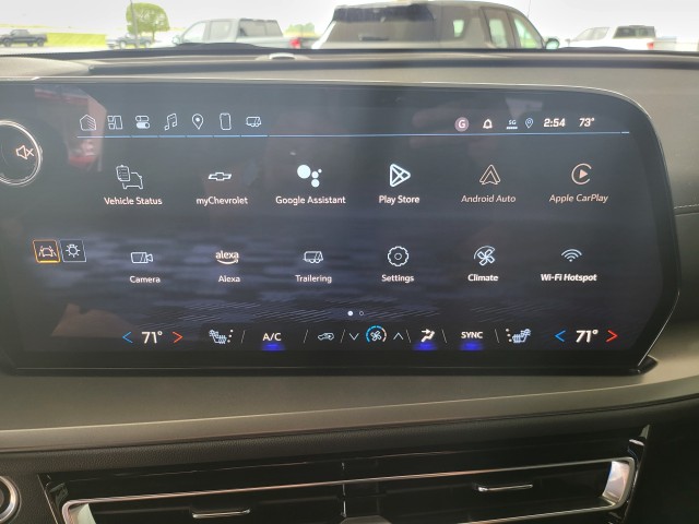 2025 Chevrolet Traverse photo 2