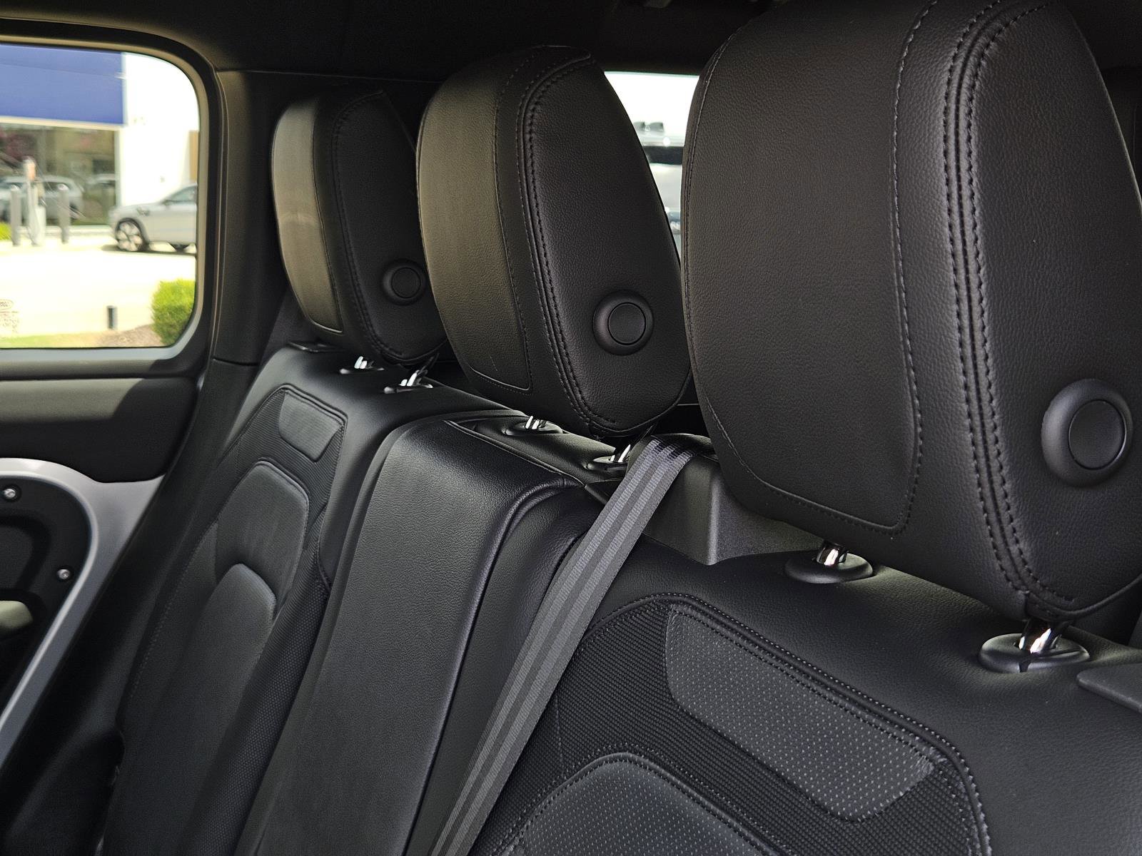 2024 Land Rover Defender X-Dynamic SE photo 29