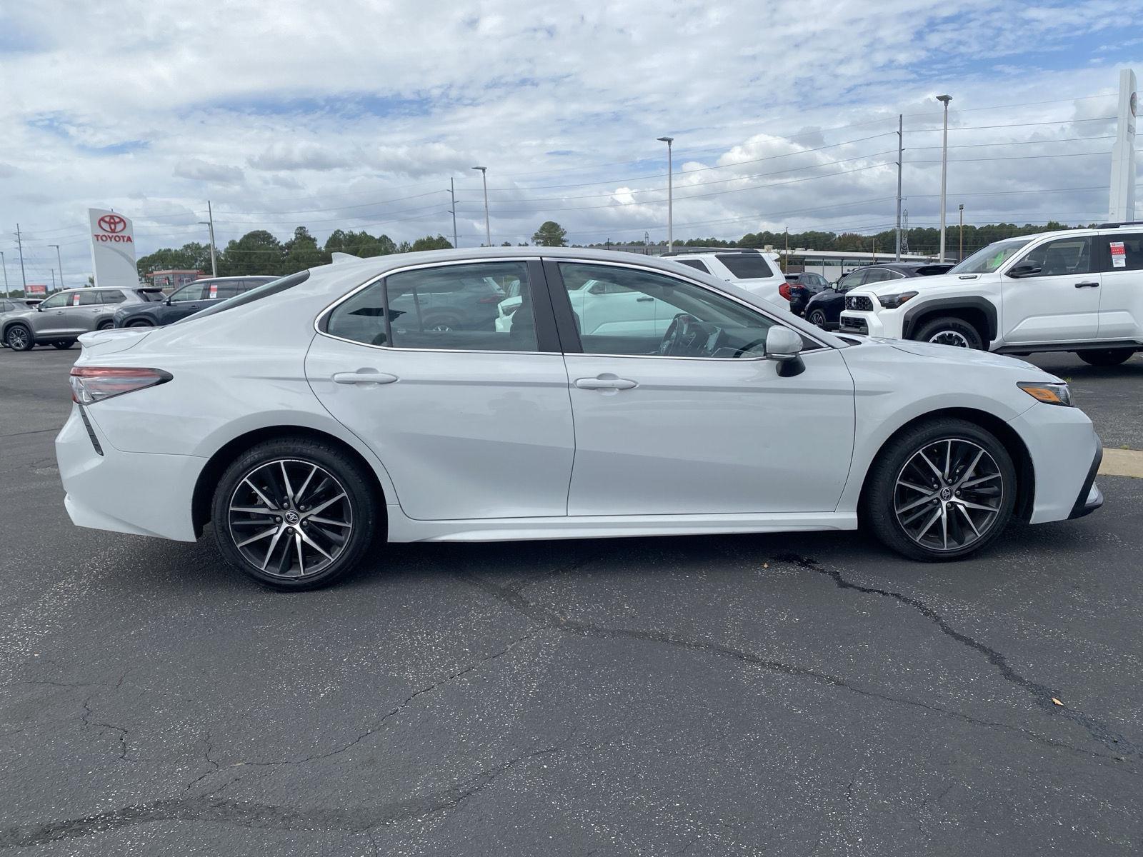 2023 Toyota Camry SE photo 8