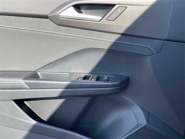 2025 Volkswagen Taos SE photo 20