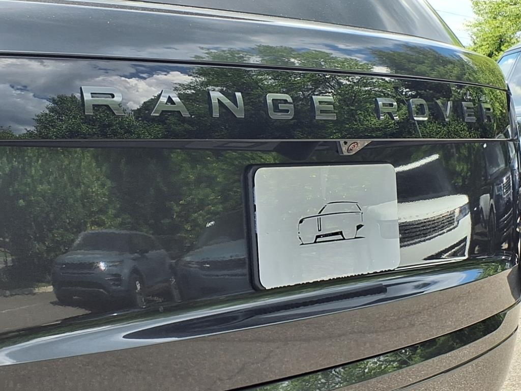 2025 Land Rover Range Rover SE photo 16