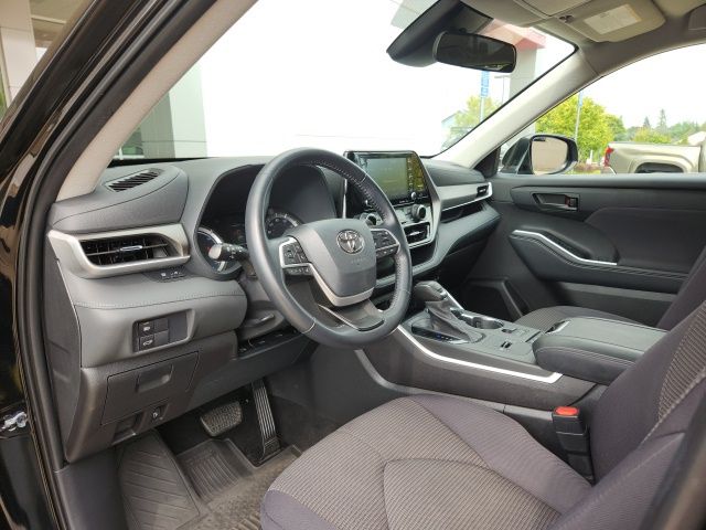 2022 Toyota Highlander Hybrid LE photo 9