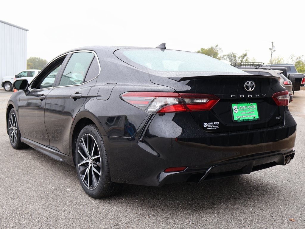 2024 Toyota Camry SE photo 3