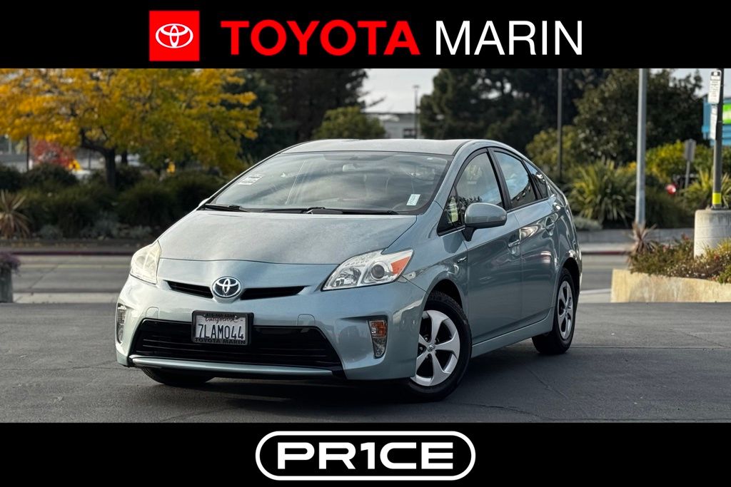 2015 Toyota Prius Three's photo