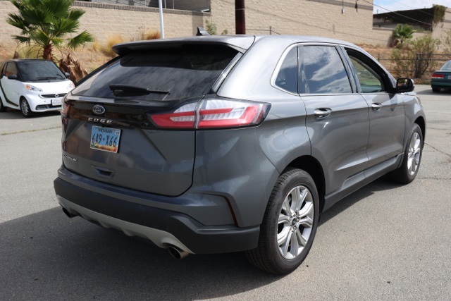 2023 Ford Edge Titanium photo 3