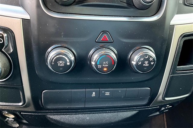2015 Ram 1500 SLT photo 14