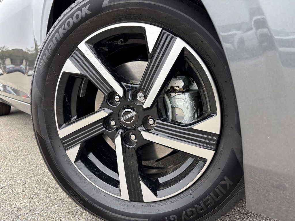 2025 Nissan Sentra SV photo 4