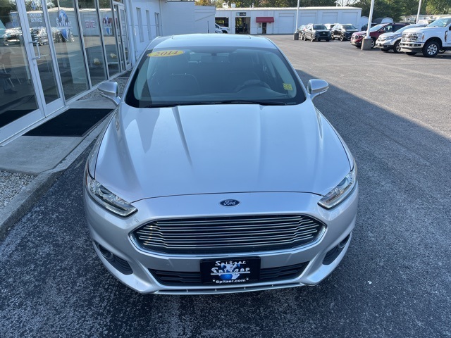 2014 Ford Fusion SE photo 2
