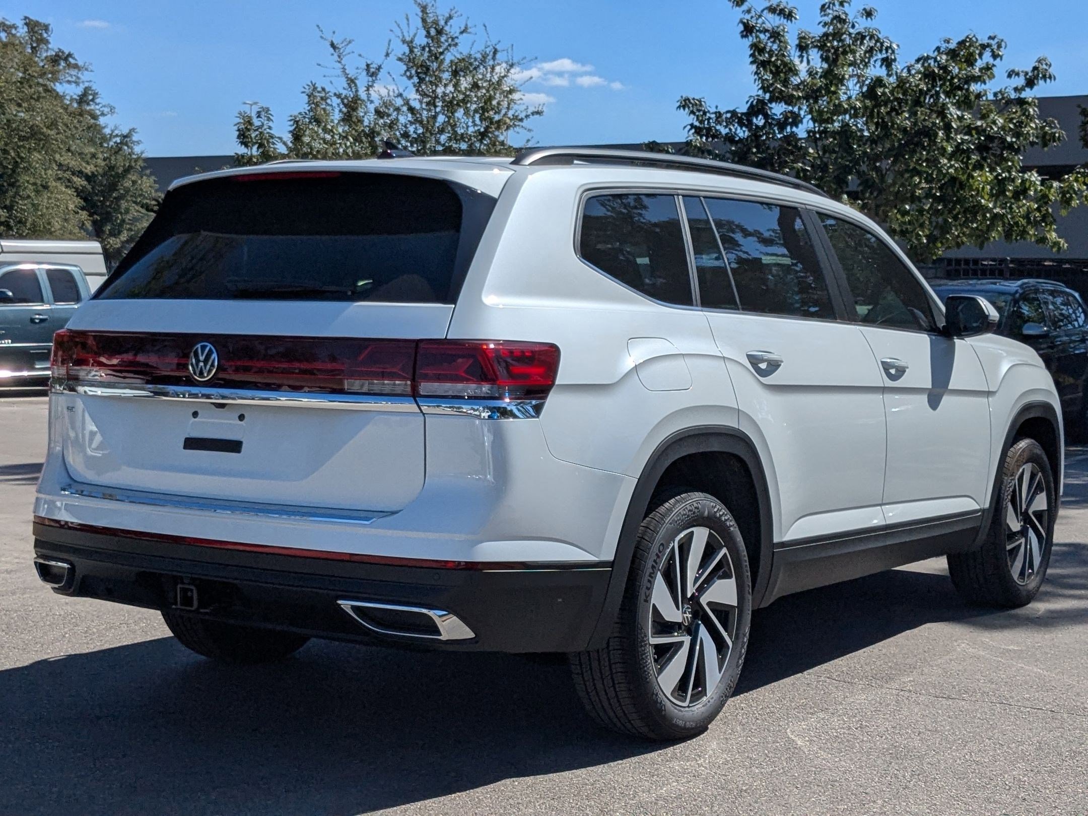 2026 Volkswagen Atlas SE Technology photo 2