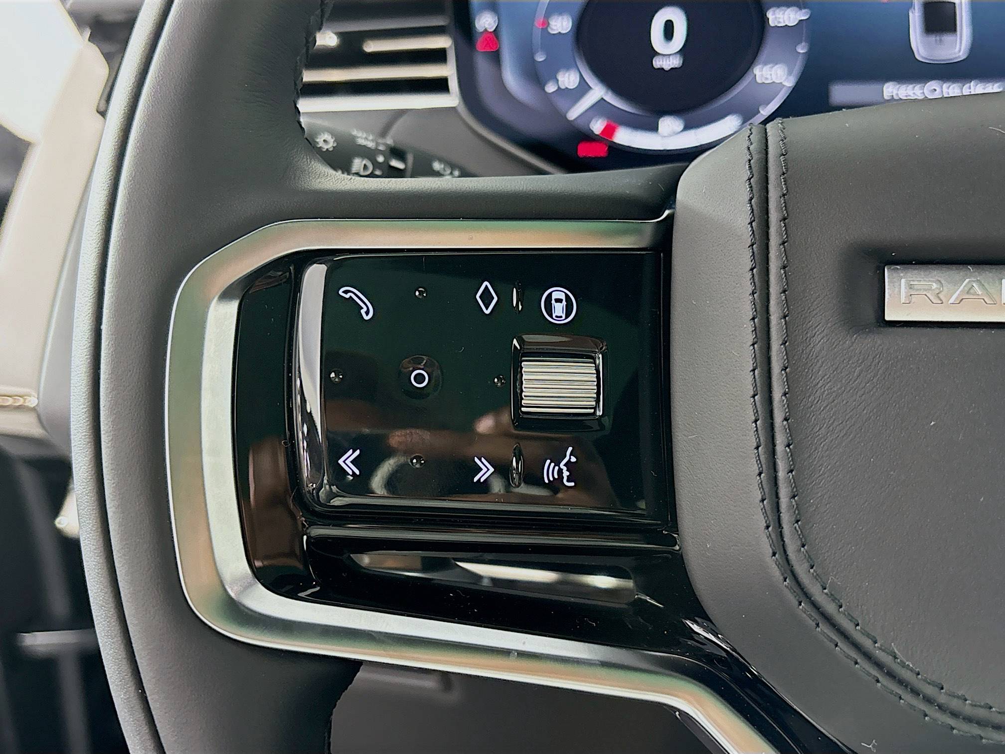 2025 Land Rover Range Rover Sport SE photo 10