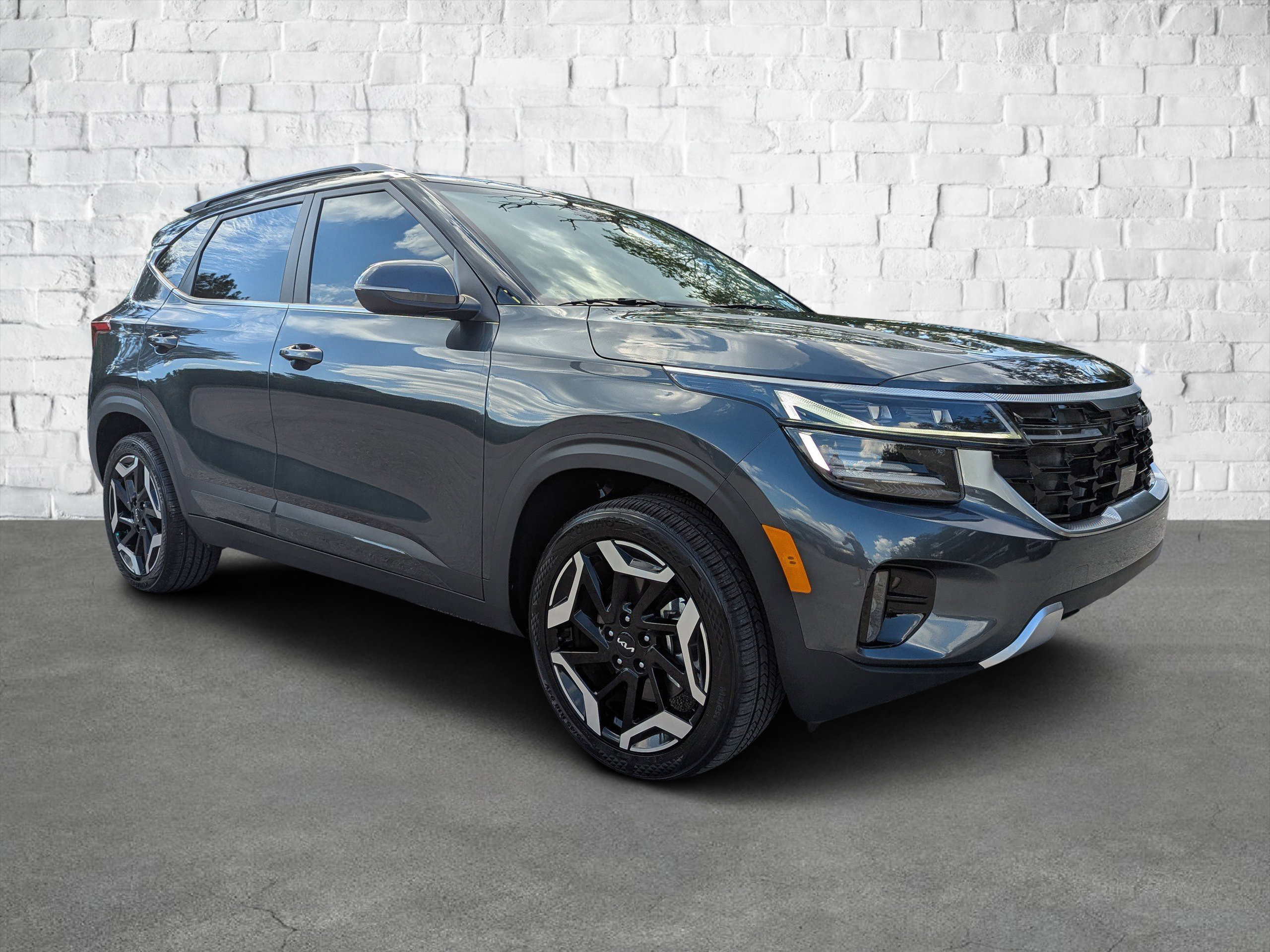 2025 Kia Seltos SX's photo