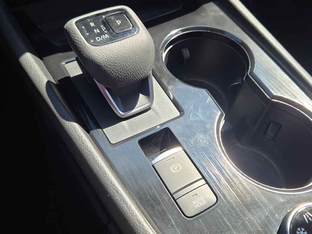 2021 Nissan Rogue SV photo 25