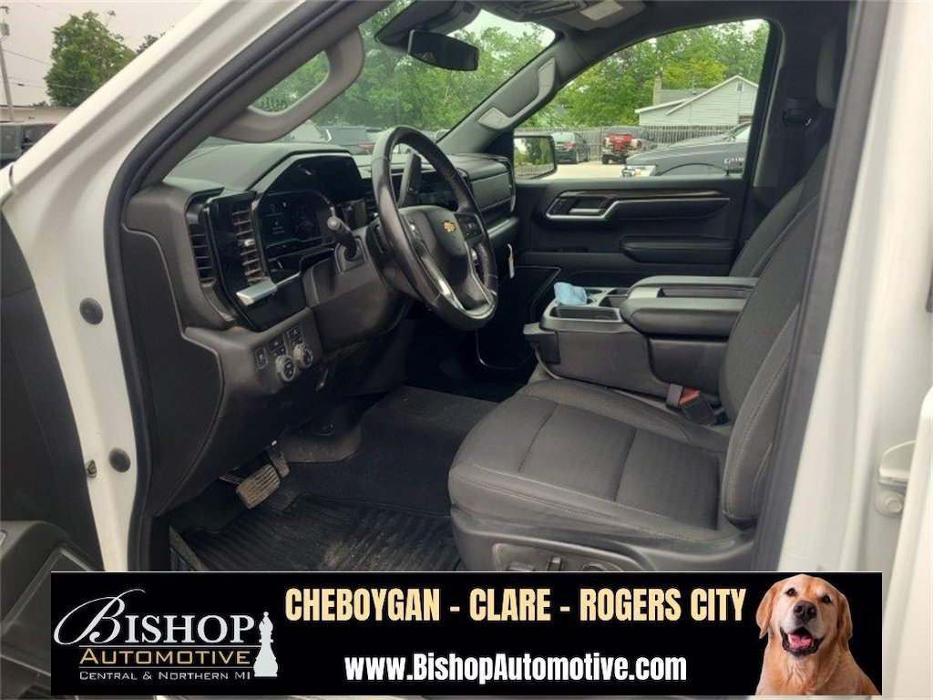 2022 Chevrolet Silverado 1500 LT photo 3