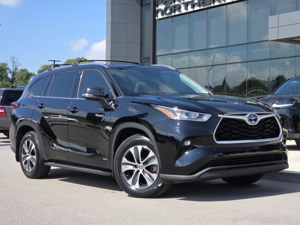 2020 Toyota Highlander Hybrid XLE photo 2