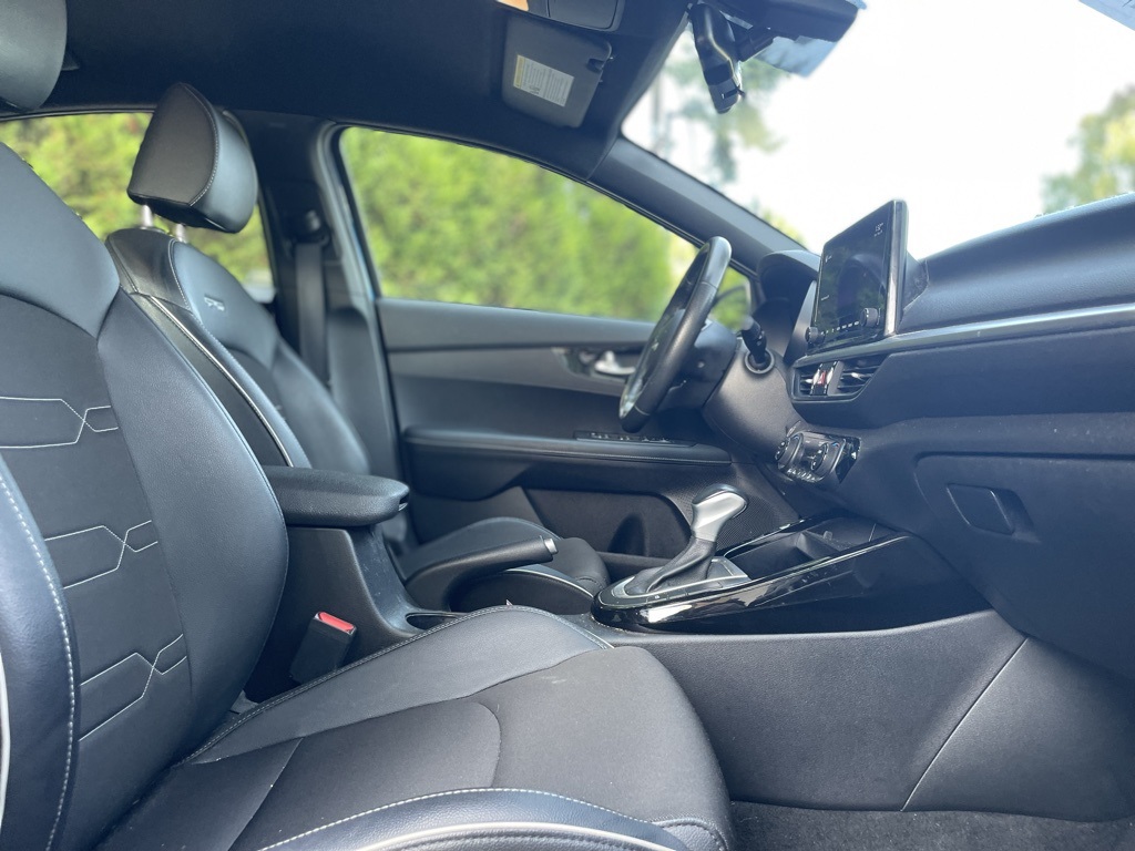 2022 Kia Forte GT-Line photo 17