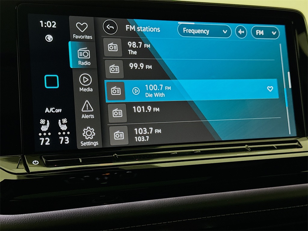 2025 Volkswagen Atlas Cross Sport SEL R-Line photo 23