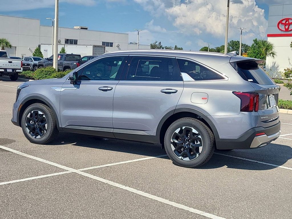 2025 Kia Sorento S photo 8