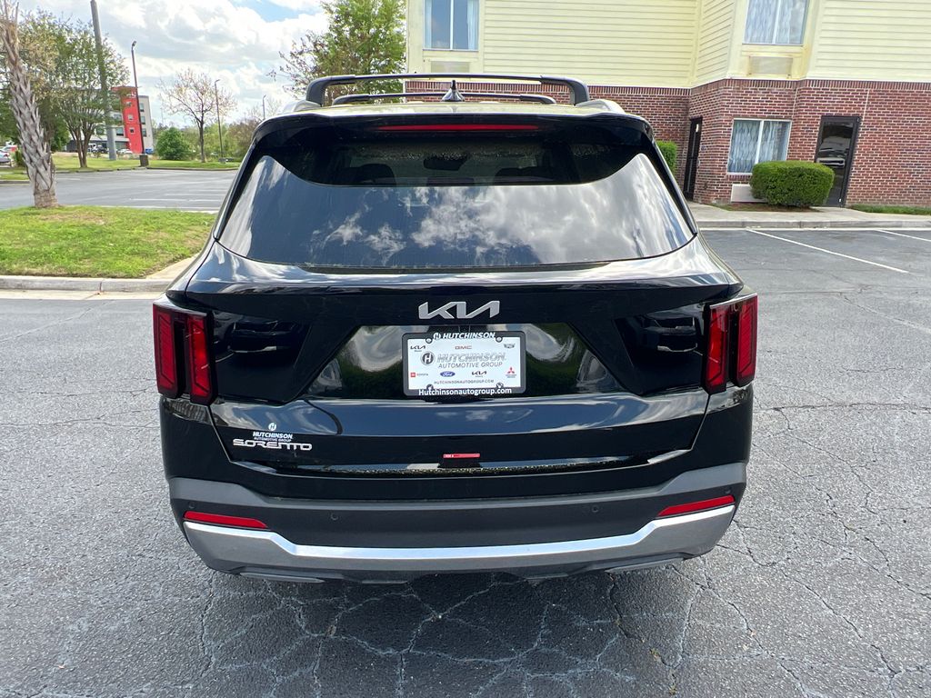 2025 Kia Sorento S photo 3