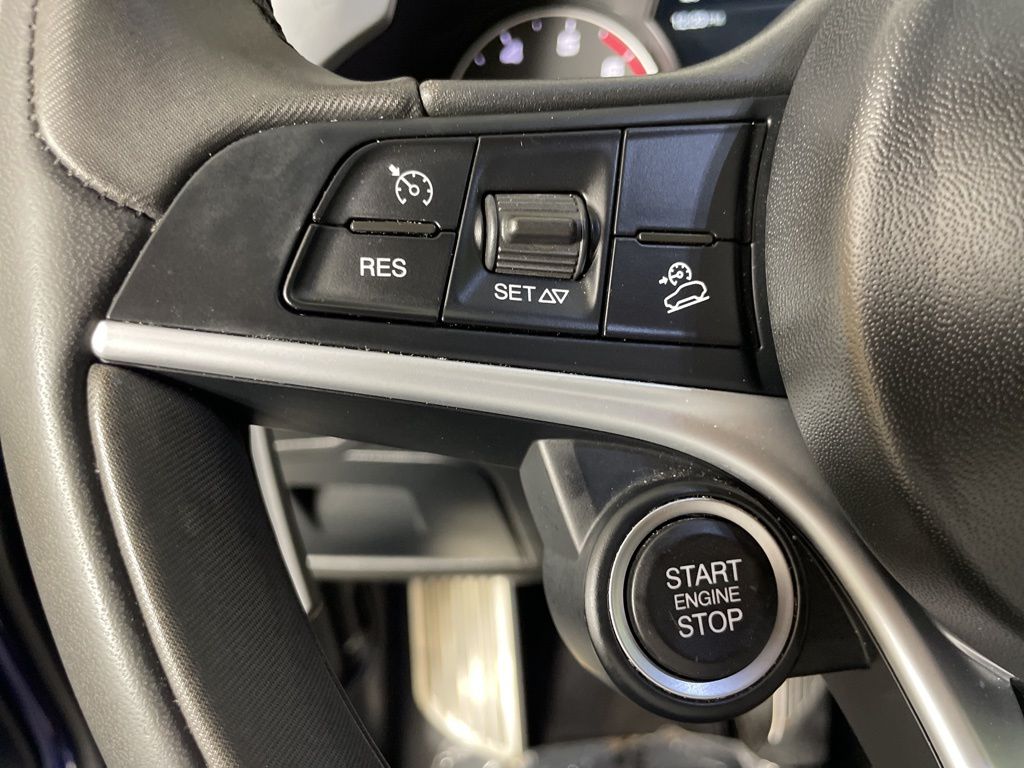 2018 Alfa Romeo Stelvio Base photo 22