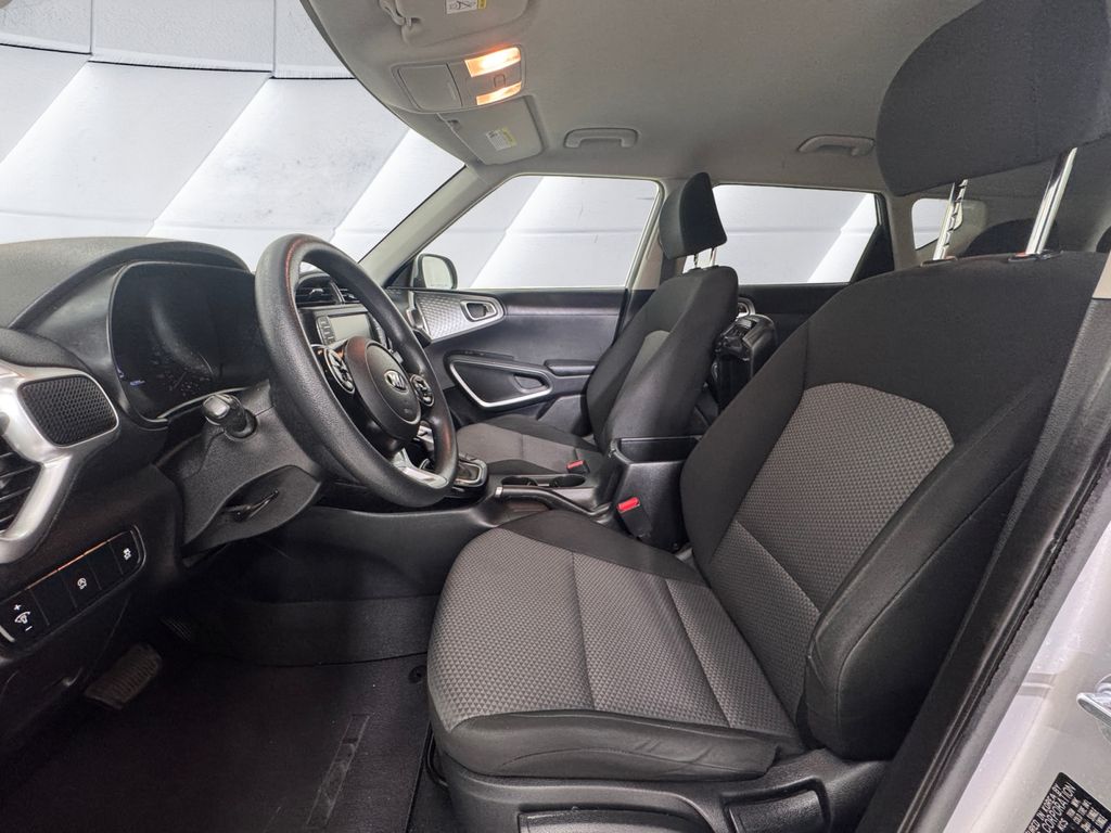 2020 Kia Soul LX photo 3