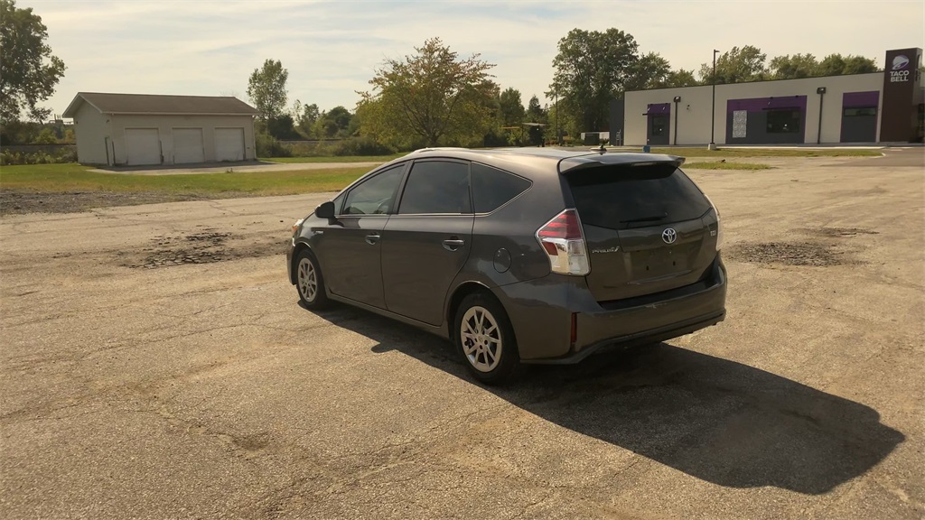 2017 Toyota Prius V Four photo 6