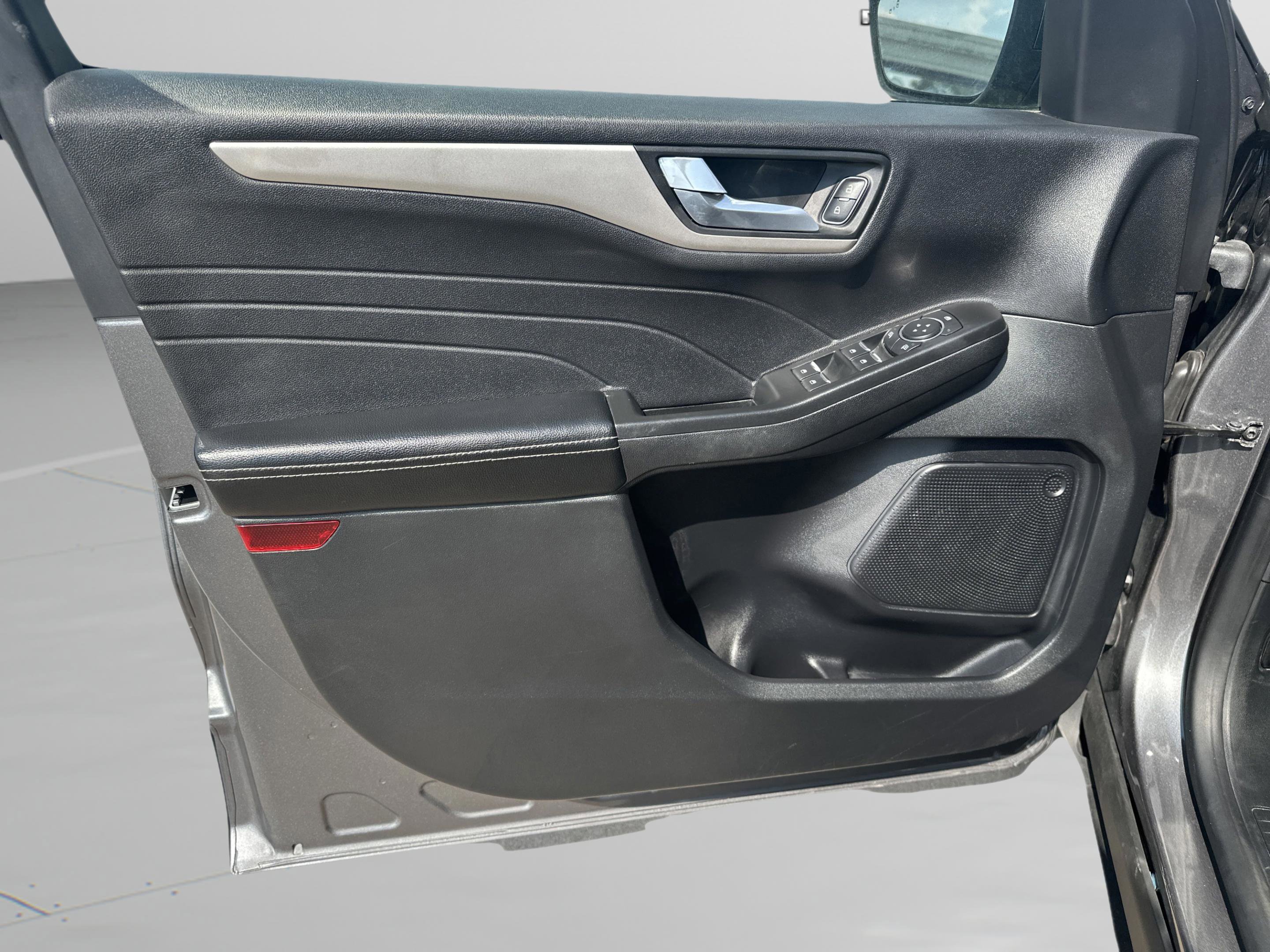 2021 Ford Escape SEL photo 9
