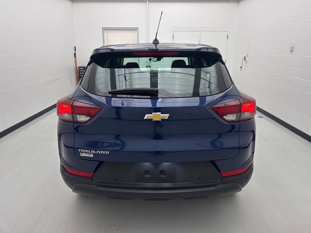 2022 Chevrolet Trailblazer LS photo 3