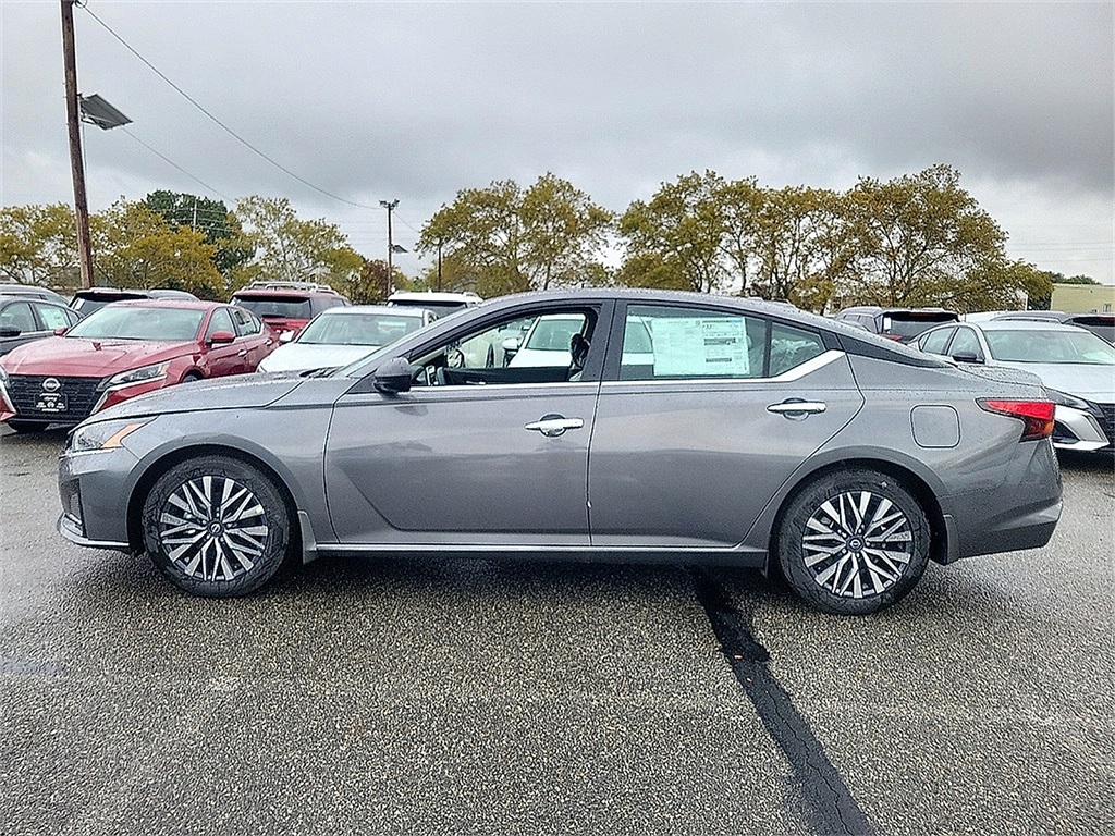 2025 Nissan Altima SV photo 3