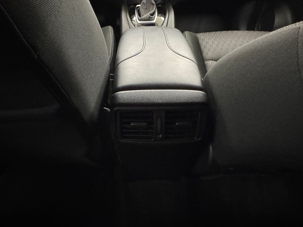 2020 Nissan Rogue SV photo 25