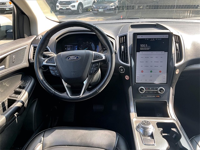 2022 Ford Edge SEL photo 5