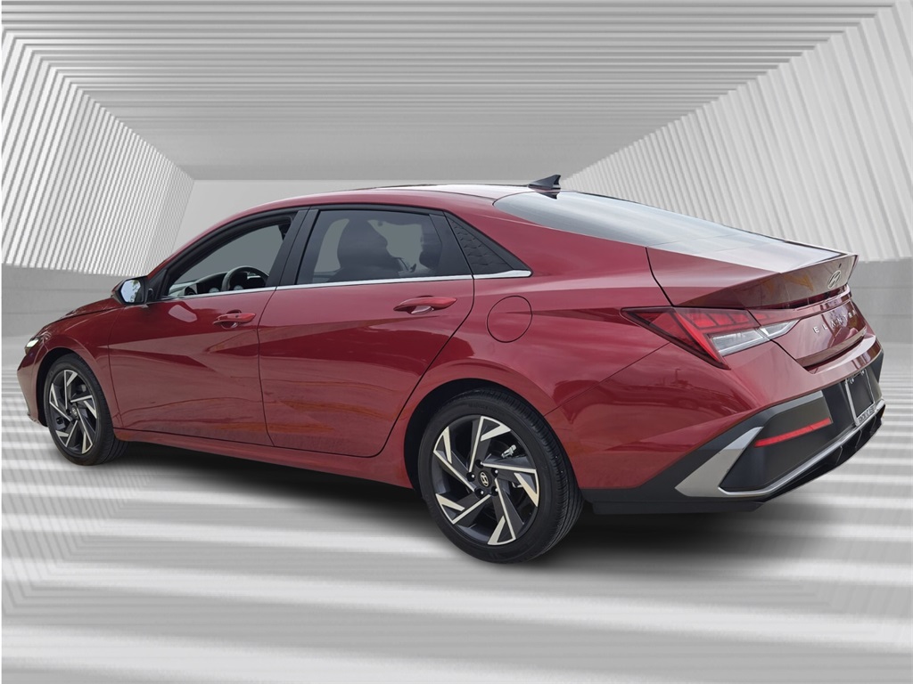 2024 Hyundai Elantra SEL Convenience photo 7
