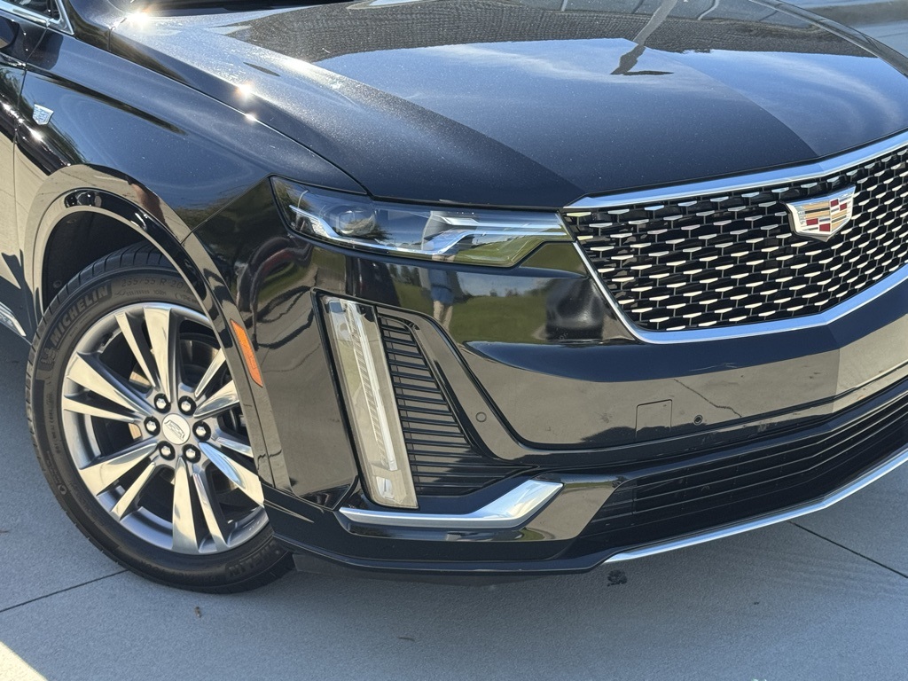 2025 Cadillac XT6 Premium Luxury photo 2