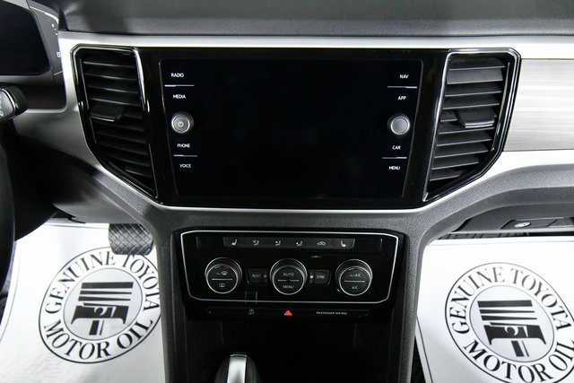 2022 Volkswagen Atlas SEL photo 2