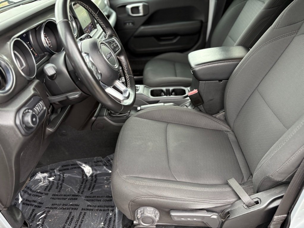 2022 Jeep Wrangler Unlimited Sahara photo 19