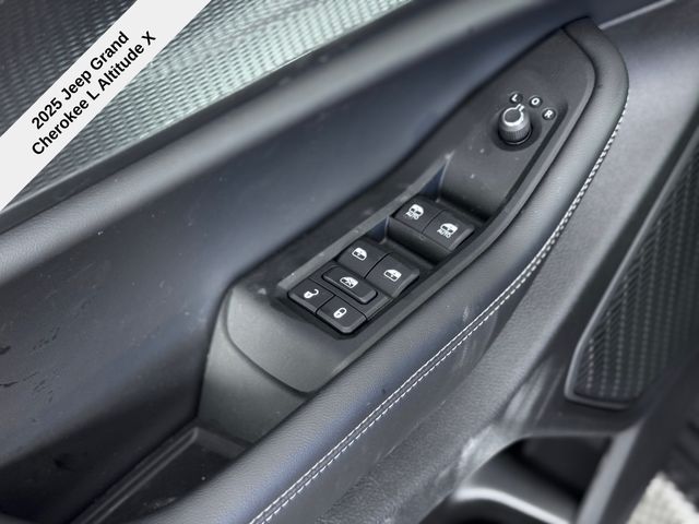 2025 Jeep Grand Cherokee Altitude X photo 13
