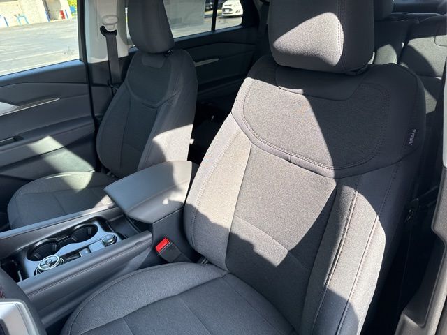 2025 Ford Explorer photo 4