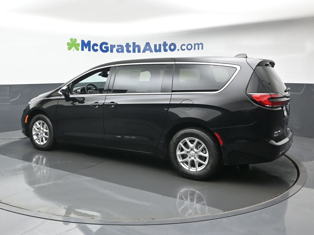 2026 Chrysler Pacifica photo 19