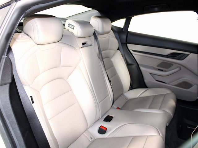 2023 Porsche Taycan photo 24