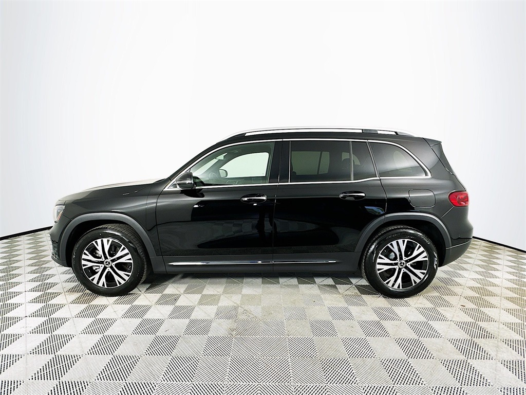 2025 Mercedes Benz GLB 250 photo 4