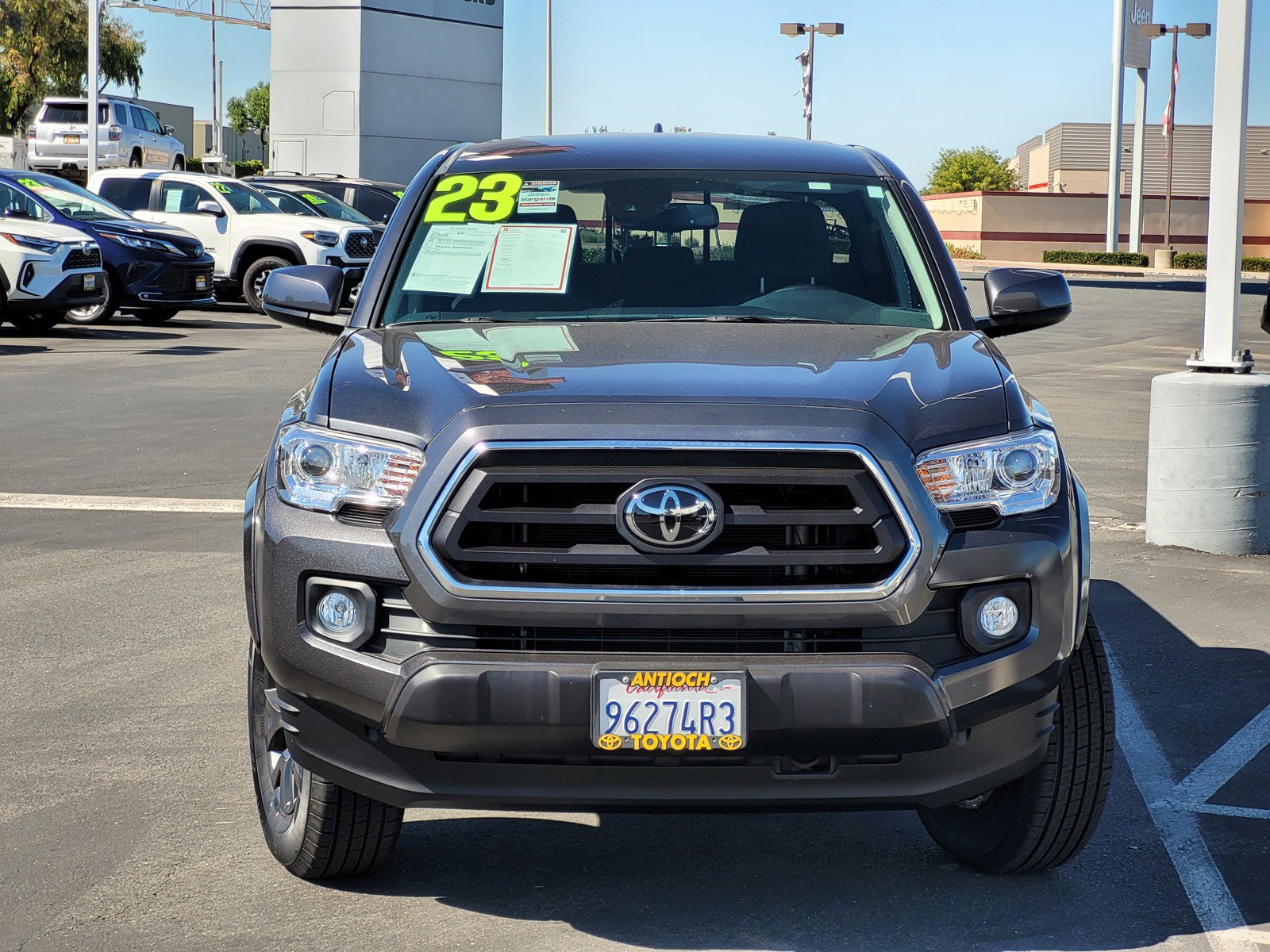 2023 Toyota Tacoma 4x4 photo 2